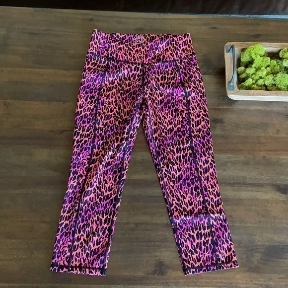 Betsey Johnson Pants - Betsey Johnson performance Crops xs